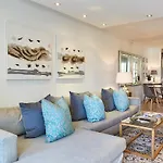 Apartment Secure Complex Close To Waterfront