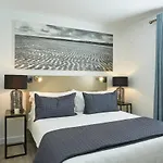 Apartment Secure Complex Close To Waterfront