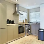 Apartment Secure Complex Close To Waterfront