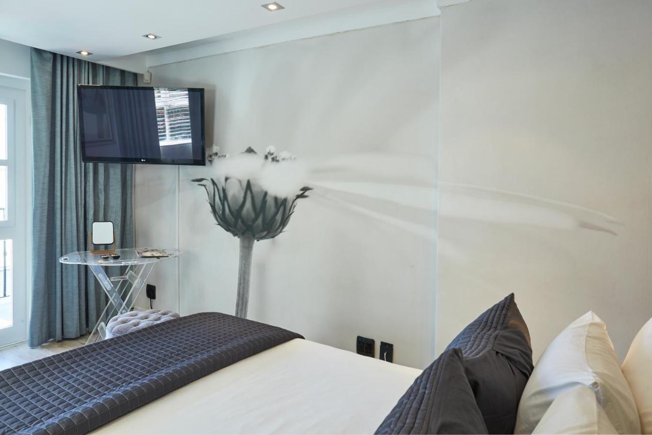 Secure Complex Close To Waterfront Apartment
