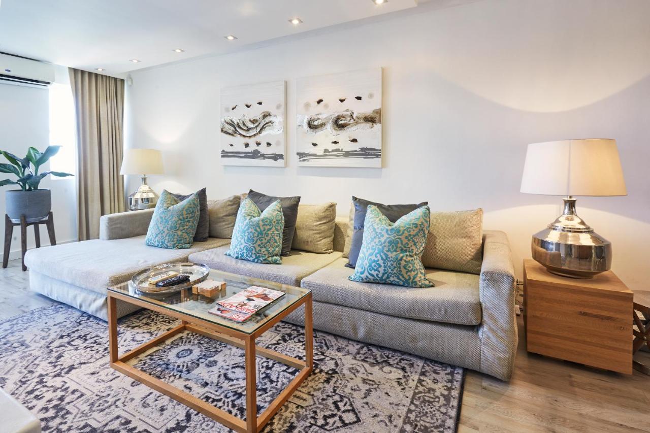 Secure Complex Close To Waterfront Apartment *