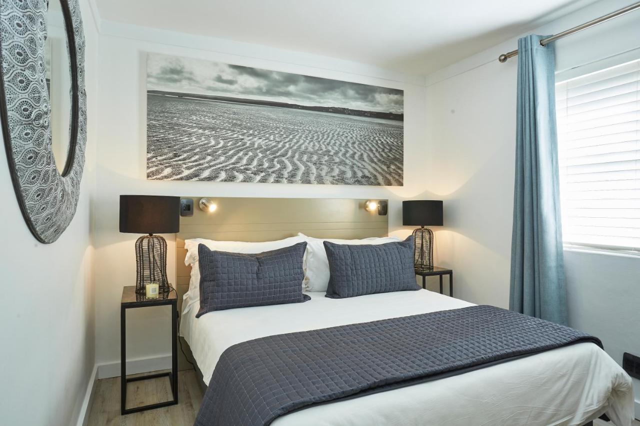 Secure Complex Close To Waterfront Cape Town