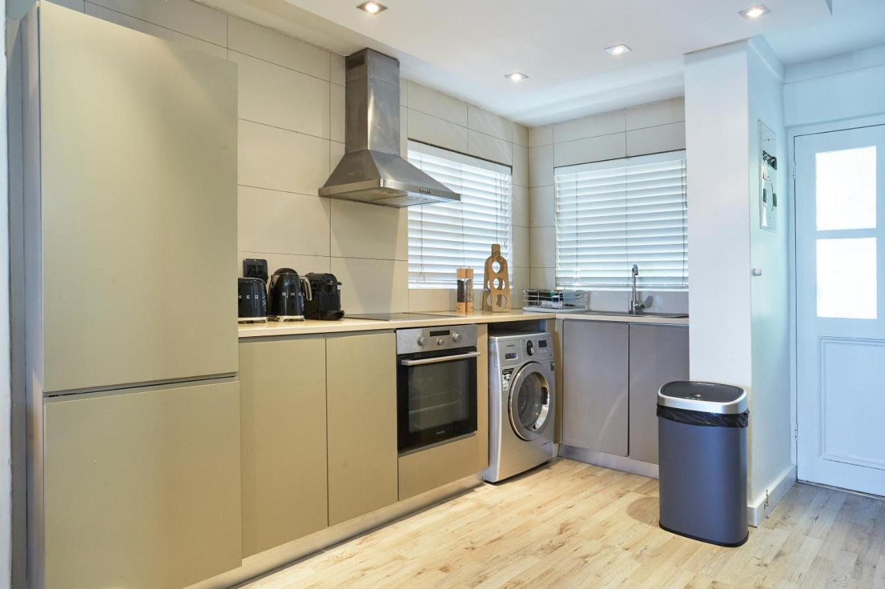 Apartment Secure Complex Close To Waterfront Cape Town